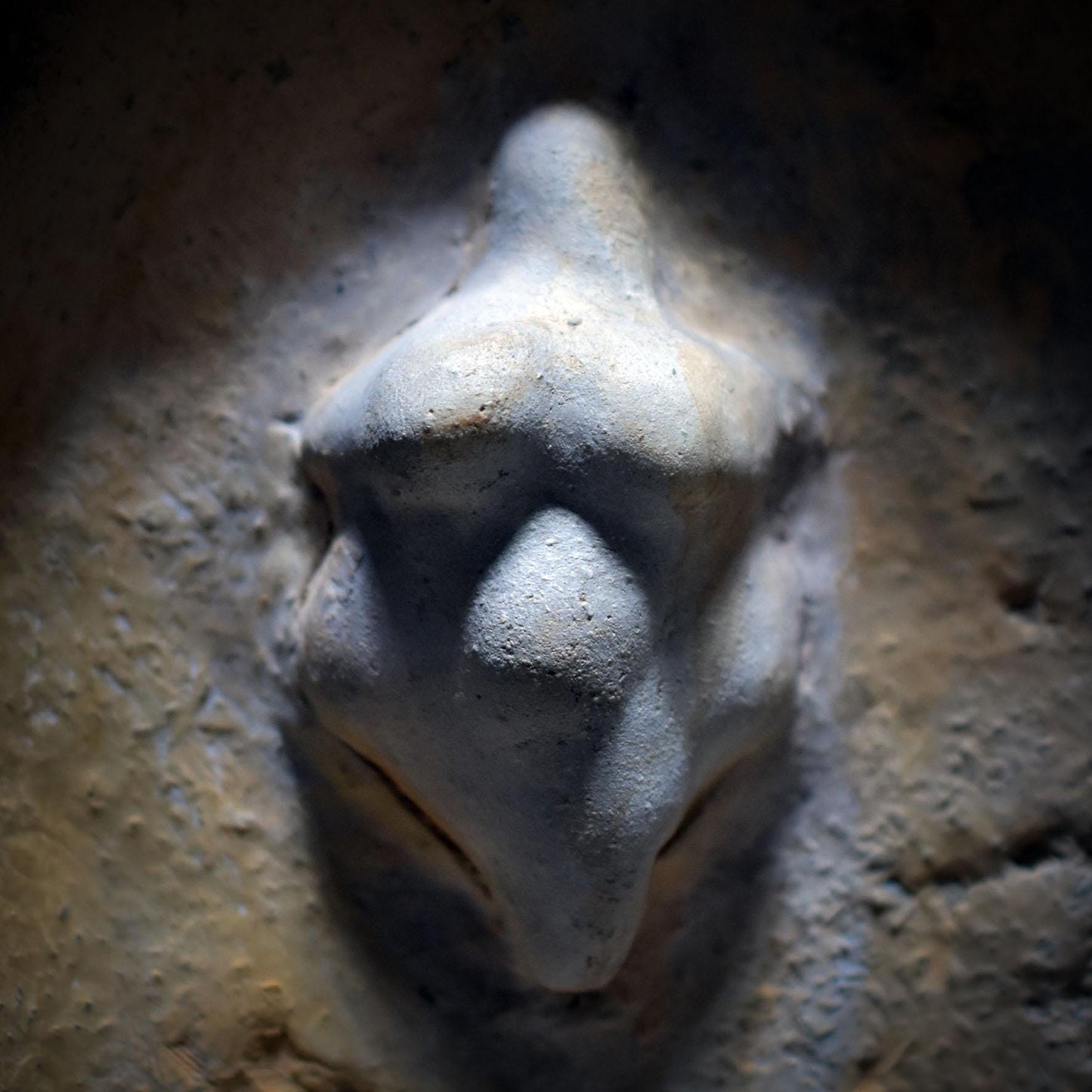 Hausaltar der Großen Göttin – Schrein aus Ton mit Rückfluss-Räucherkegelhalter - wahlweise zum Aufhängen oder Aufstellen