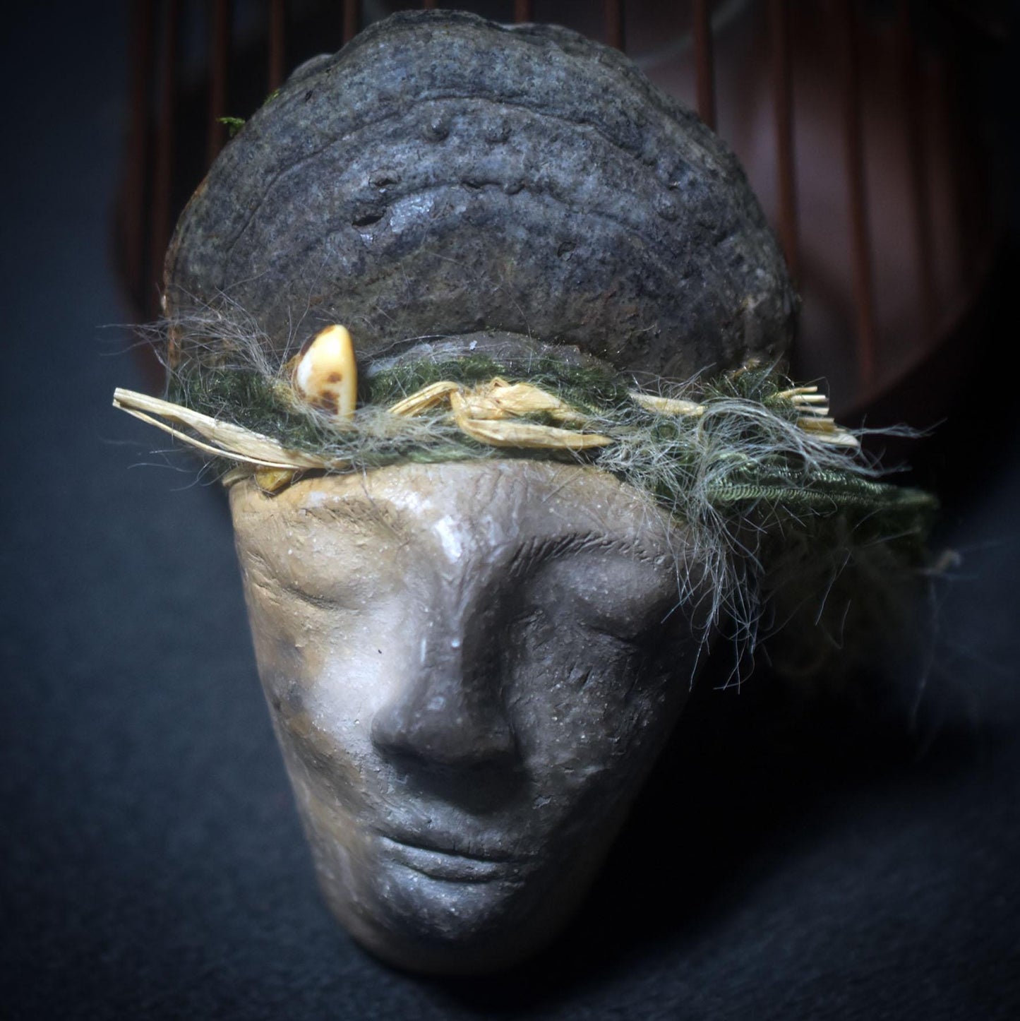 Hüter des Waldes – Archaische Skulptur in Rauchbrandtechnik - Wächter der wilden Naturkräfte - Art.Nr.: SKU121