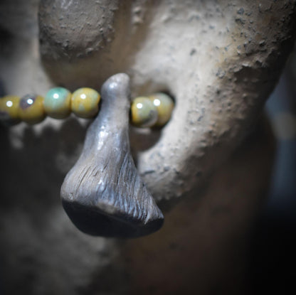 Pilzgöttin – Archaische Göttin in Pilzform mit Pfifferlingskette - im Rauchbrand geboren - Art.Nr.: SKU108