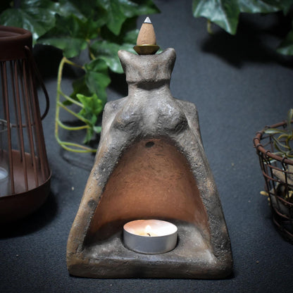 Räucherkegelhalter „Schamanin“ – Rückfluss & Teelicht in archaischer Rauchbrandkunst