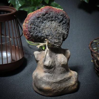 Göttin des Waldes – Skulptur mit echtem Baumpilz, primitive Kunst in Rauchbrandtechnik - Art.Nr.: SKU125