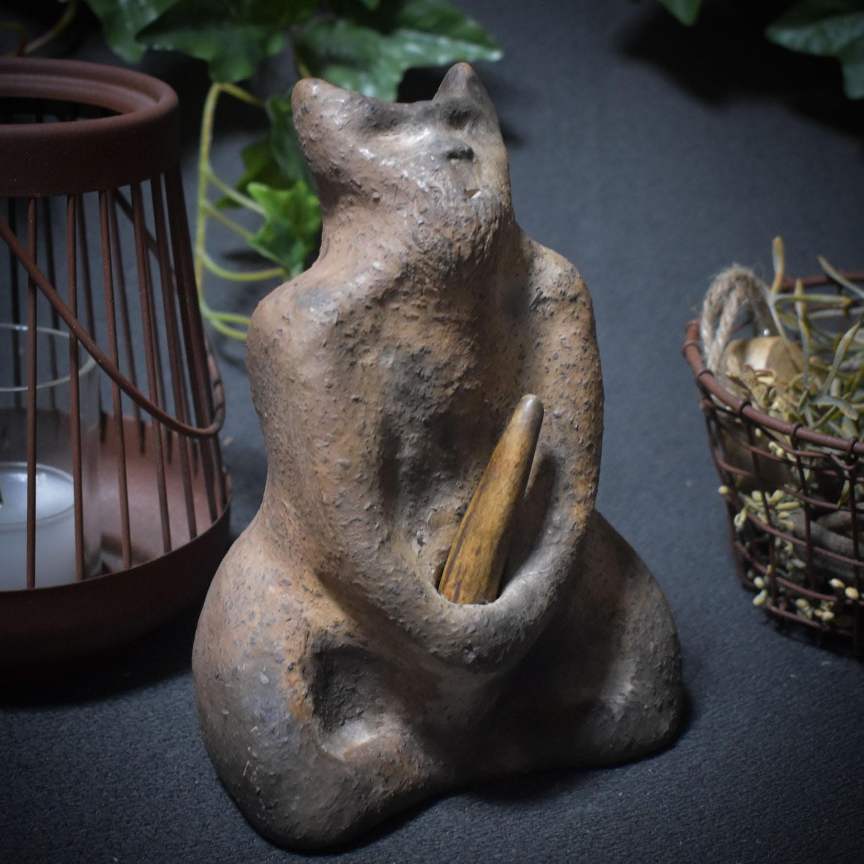 Cernunnos – Der Gehörnte in Rauchbrandkunst - Keltischer Gott des Waldes, sitzend mit echter Hornspitze im Schoß - Art.Nr.: SKU111