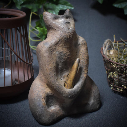 Cernunnos – Der Gehörnte in Rauchbrandkunst - Keltischer Gott des Waldes, sitzend mit echter Hornspitze im Schoß - Art.Nr.: SKU111