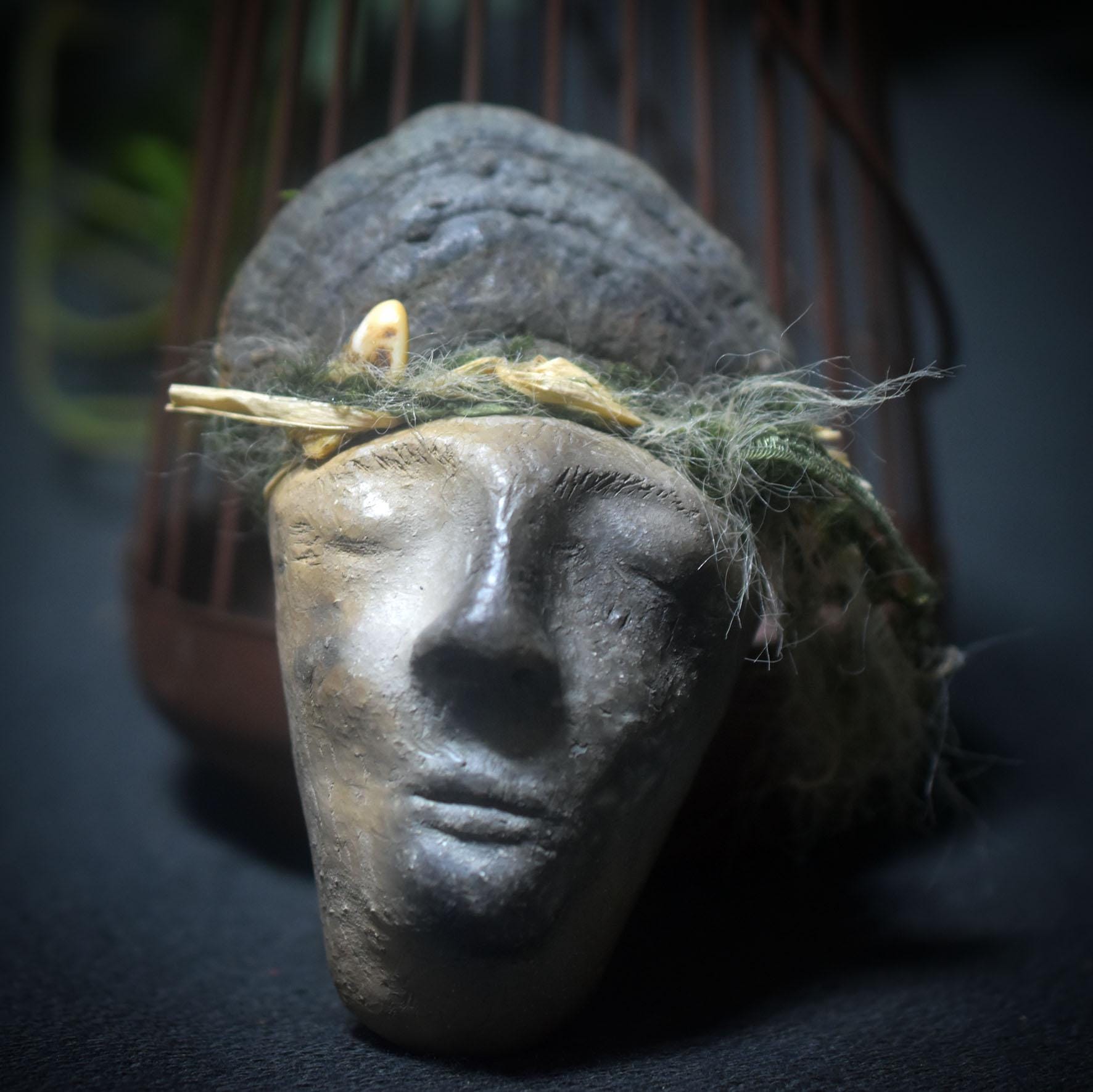 Hüter des Waldes – Archaische Skulptur in Rauchbrandtechnik - Wächter der wilden Naturkräfte - Art.Nr.: SKU121