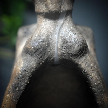 Räucherkegelhalter „Schamanin“ – Rückfluss & Teelicht in archaischer Rauchbrandkunst