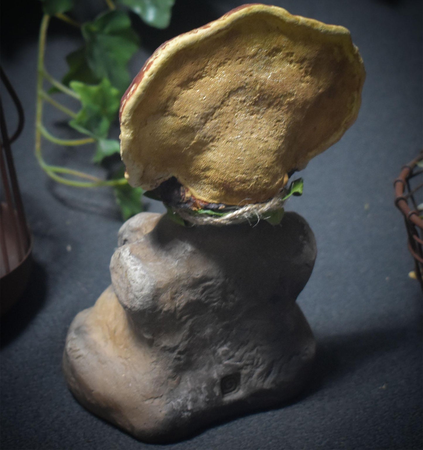 Göttin des Waldes – Skulptur mit echtem Baumpilz, primitive Kunst in Rauchbrandtechnik - Art.Nr.: SKU125