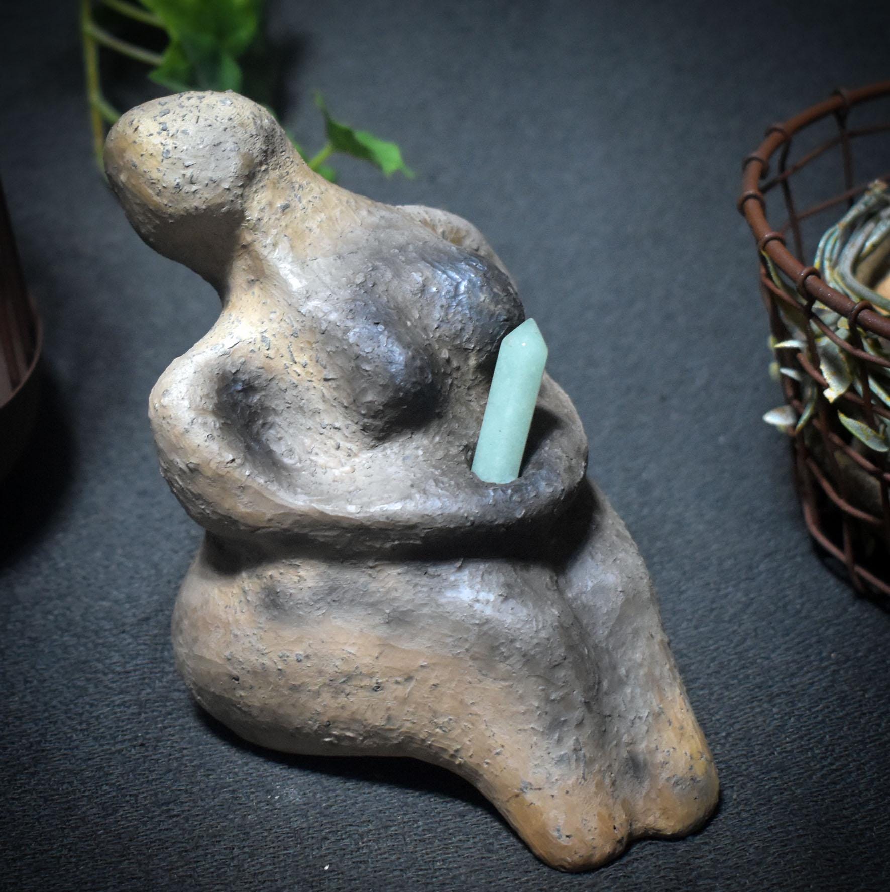 Hüterin des Herzens – Skulptur mit Aventurin im Schoß - Art.Nr.: SKU131