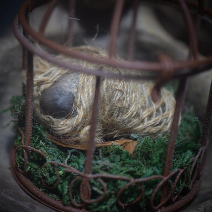 Hüterin des inneren Kindes – Frauenkopf mit Vogelkäfig - traditionell gebrannter Ton in archaischer Gestalt - Art.Nr.: SKU142