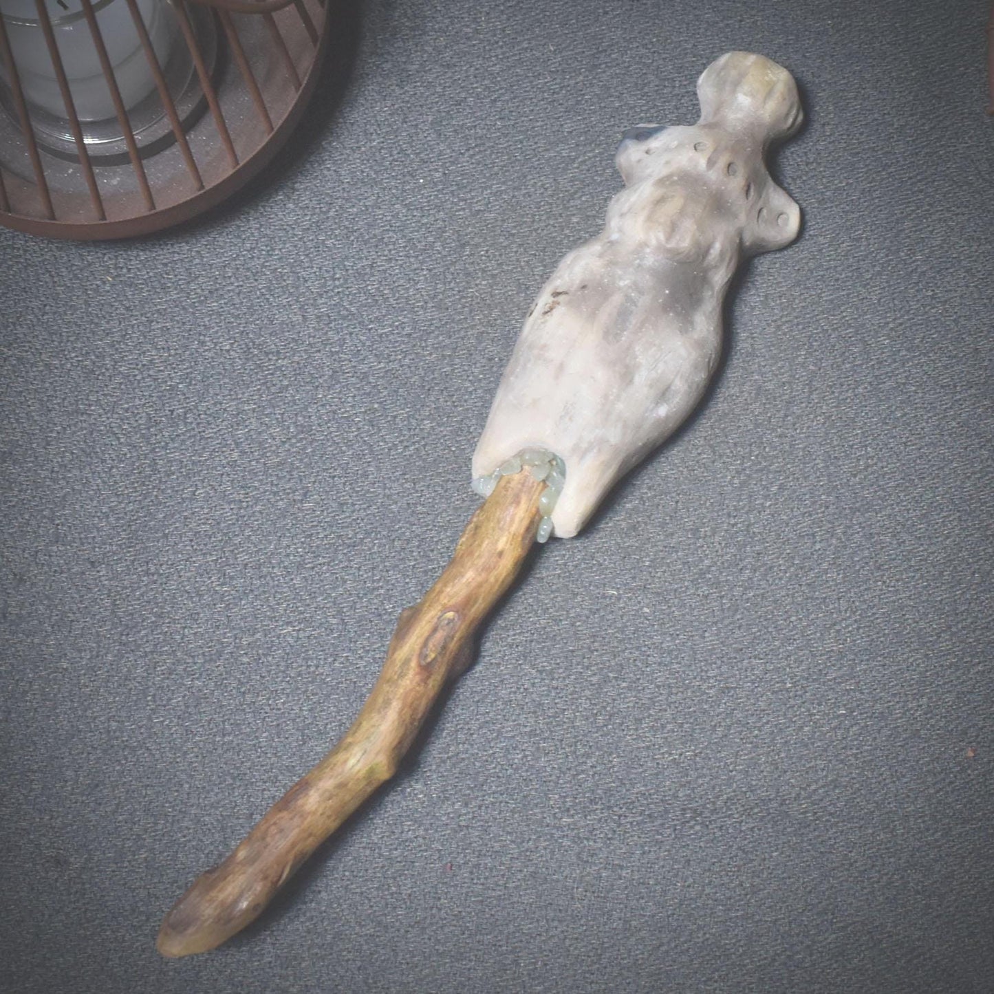 Göttinnenkraft in deinen Händen – Ritualstab mit Aventurin - traditionell gebrannter Ton - archaische Kunst - Art.Nr.: RST020