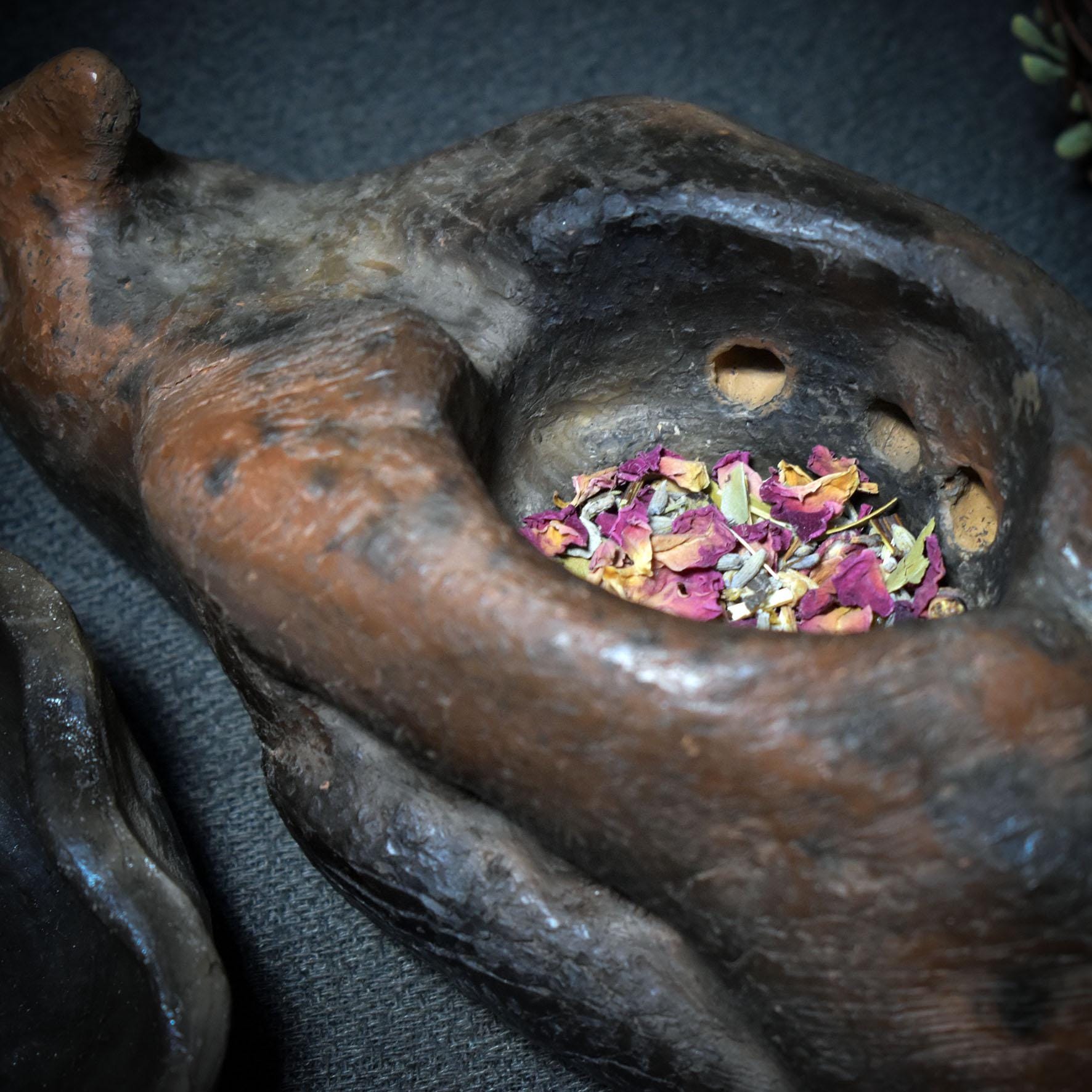 Der liegende Falke/4-in-1 Räuchergefäß für Klarheit & Weitblick - Duftlampe/Räucherschale/Räucherstövchen/Teelichthalter