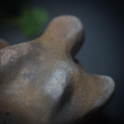 Göttin der Ruhe – Skulptur auf Baumpilz mit Mandala - traditionelle Rauchbrandkunst - Art.Nr.: SKU132