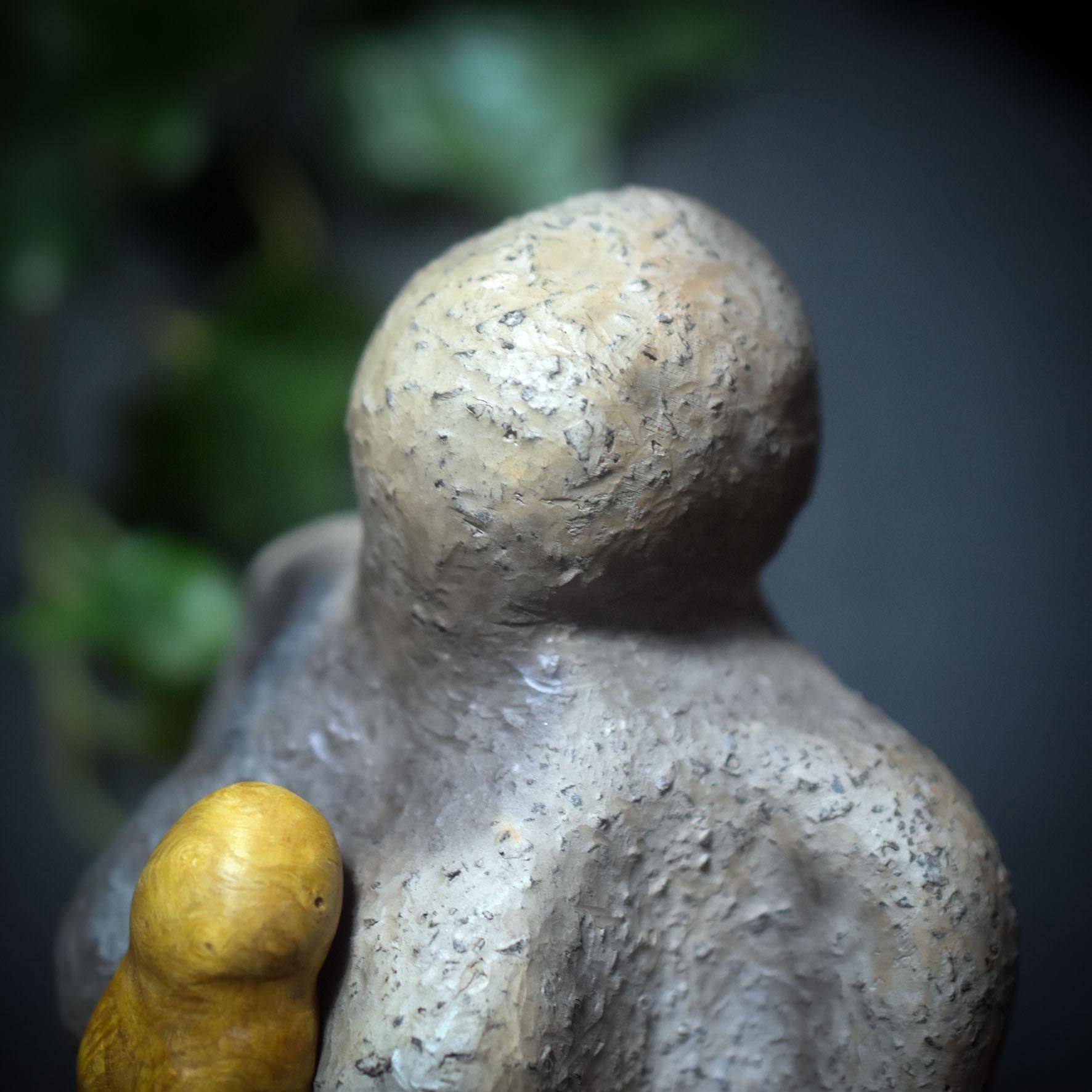 Mutter und Tochter – Skulptur weiblicher Kraft - traditionelle Rauchbrandkunst - Göttin der Weisheit - Art.Nr.: SKU133