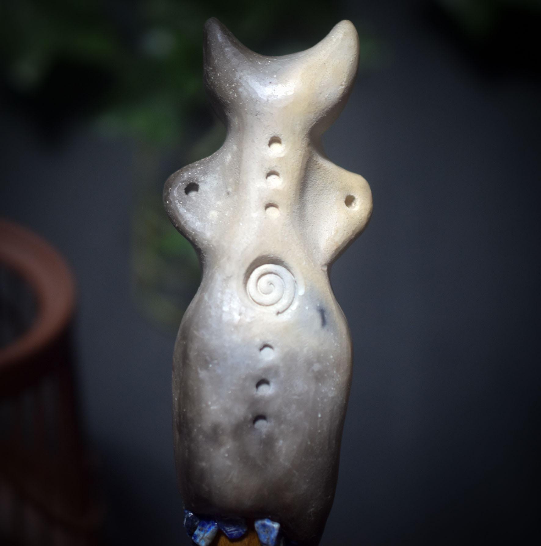 Räucherfedern der Mondgöttin – Hüterin von Intuition und Klarheit - archaische Rauchbrandkunst - Ritualwerkzeug