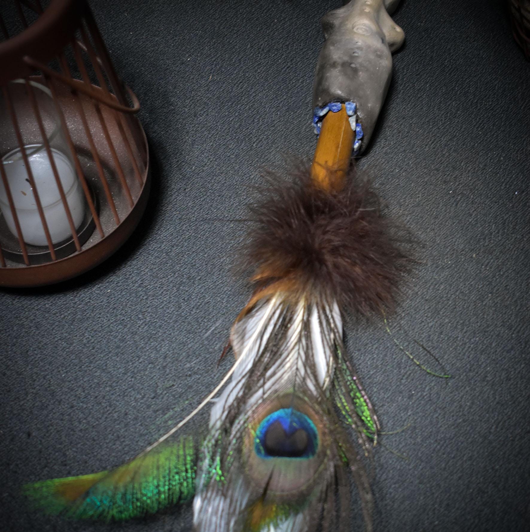 Räucherfedern der Mondgöttin – Hüterin von Intuition und Klarheit - archaische Rauchbrandkunst - Ritualwerkzeug