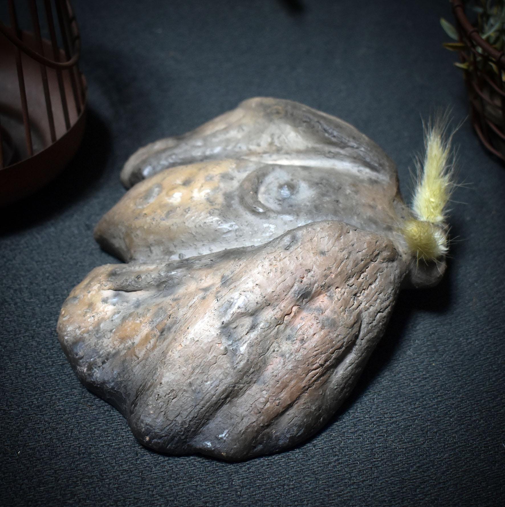 Tonskulptur der Nachtmotte – Hüterin des Mondlichts - Krafttier Motte - spirituelle Dekoration - Art.Nr.: SKU145