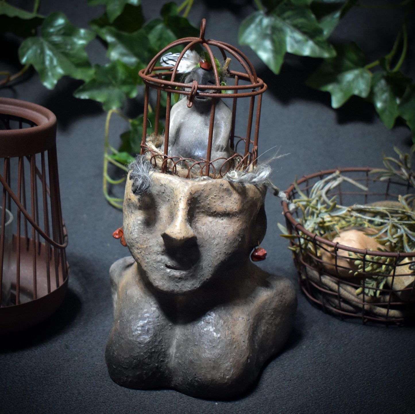 Tonskulptur der inneren Gefangenschaft – Ausdruck weiblicher Seelenkraft - Seelenarbeit - Art.Nr.: SKU146