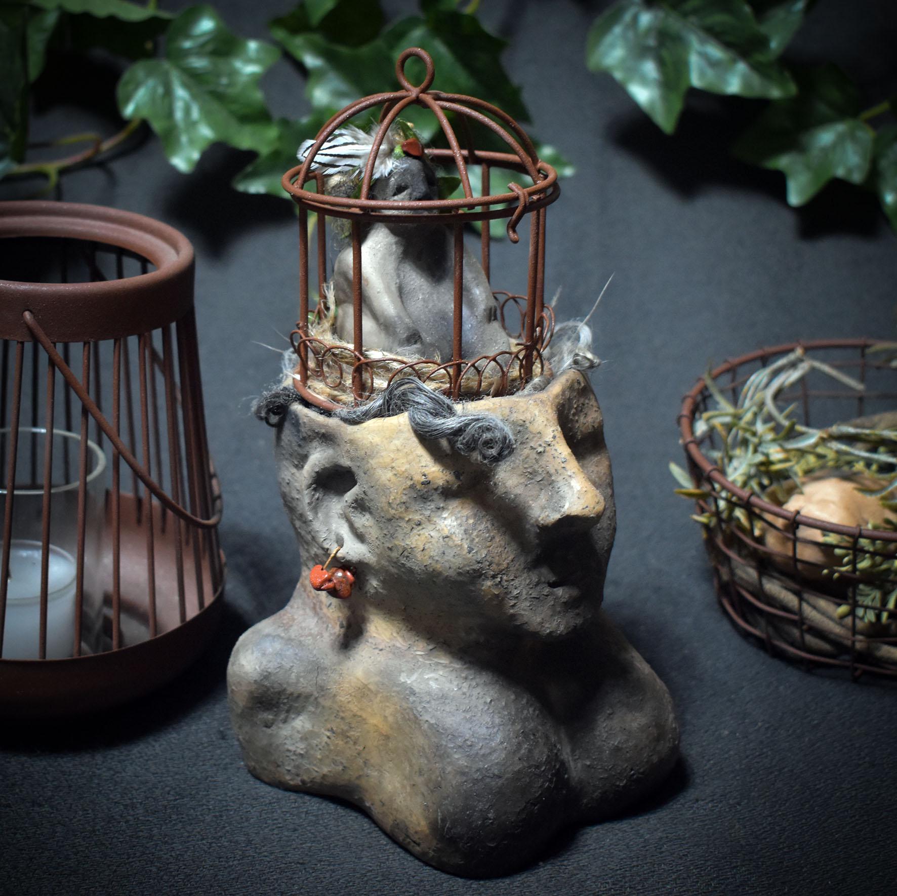 Tonskulptur der inneren Gefangenschaft – Ausdruck weiblicher Seelenkraft - Seelenarbeit - Art.Nr.: SKU146