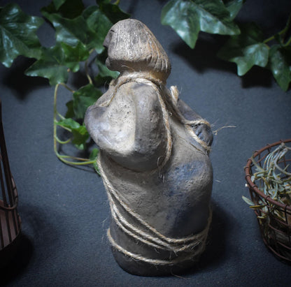 Gefesselte Seele – Weibliche Tonskulptur der inneren Einkehr - Selbstreflexion - Achtsamkeit - Art.Nr.: SKU148