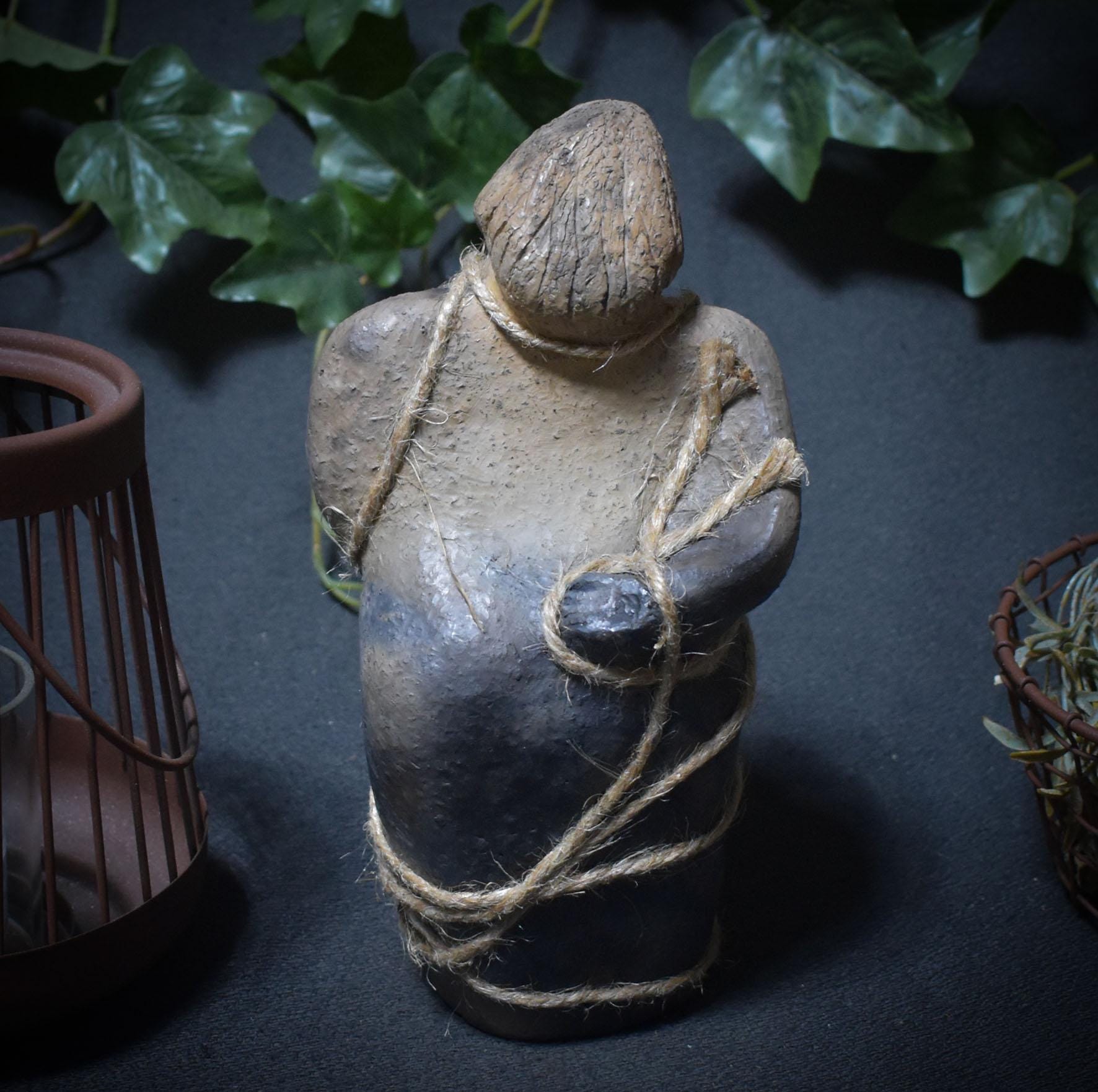 Gefesselte Seele – Weibliche Tonskulptur der inneren Einkehr - Selbstreflexion - Achtsamkeit - Art.Nr.: SKU148