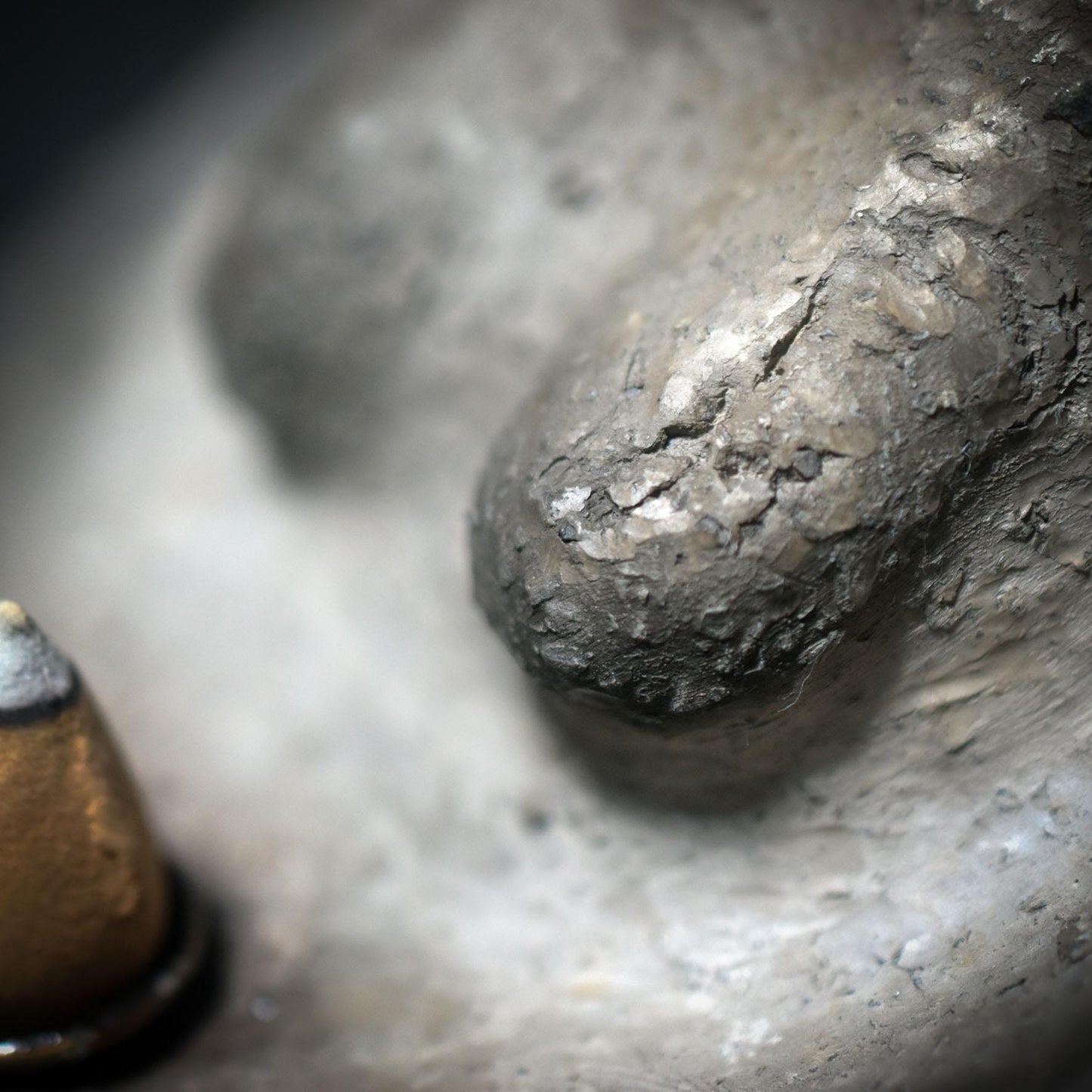 Archaische Skulptur der Weiblichkeit - Hüterin des Rauches – traditionelle Rauchbrandkunst