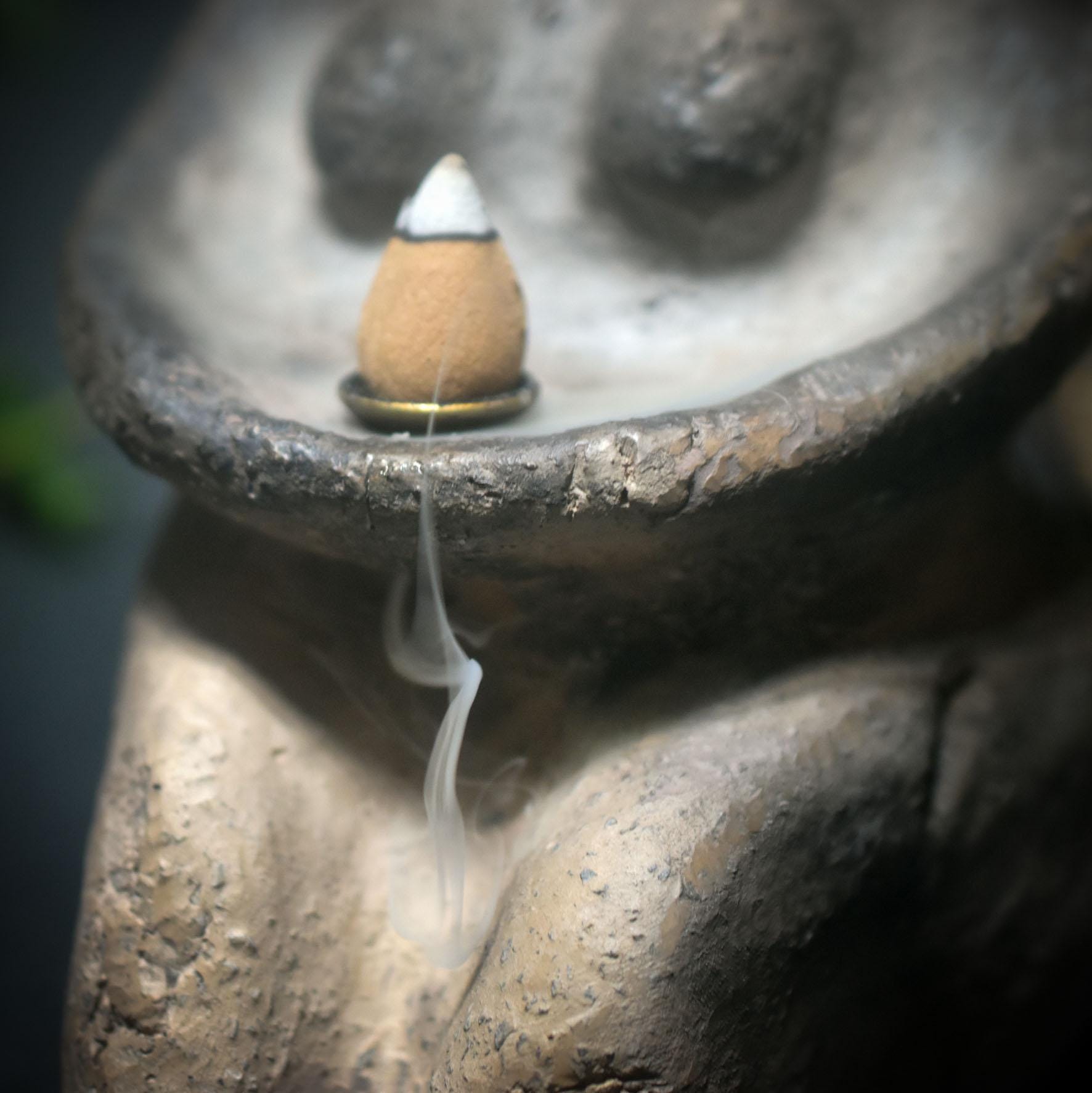 Archaische Skulptur der Weiblichkeit - Hüterin des Rauches – traditionelle Rauchbrandkunst - Art.Nr.: RÄH017