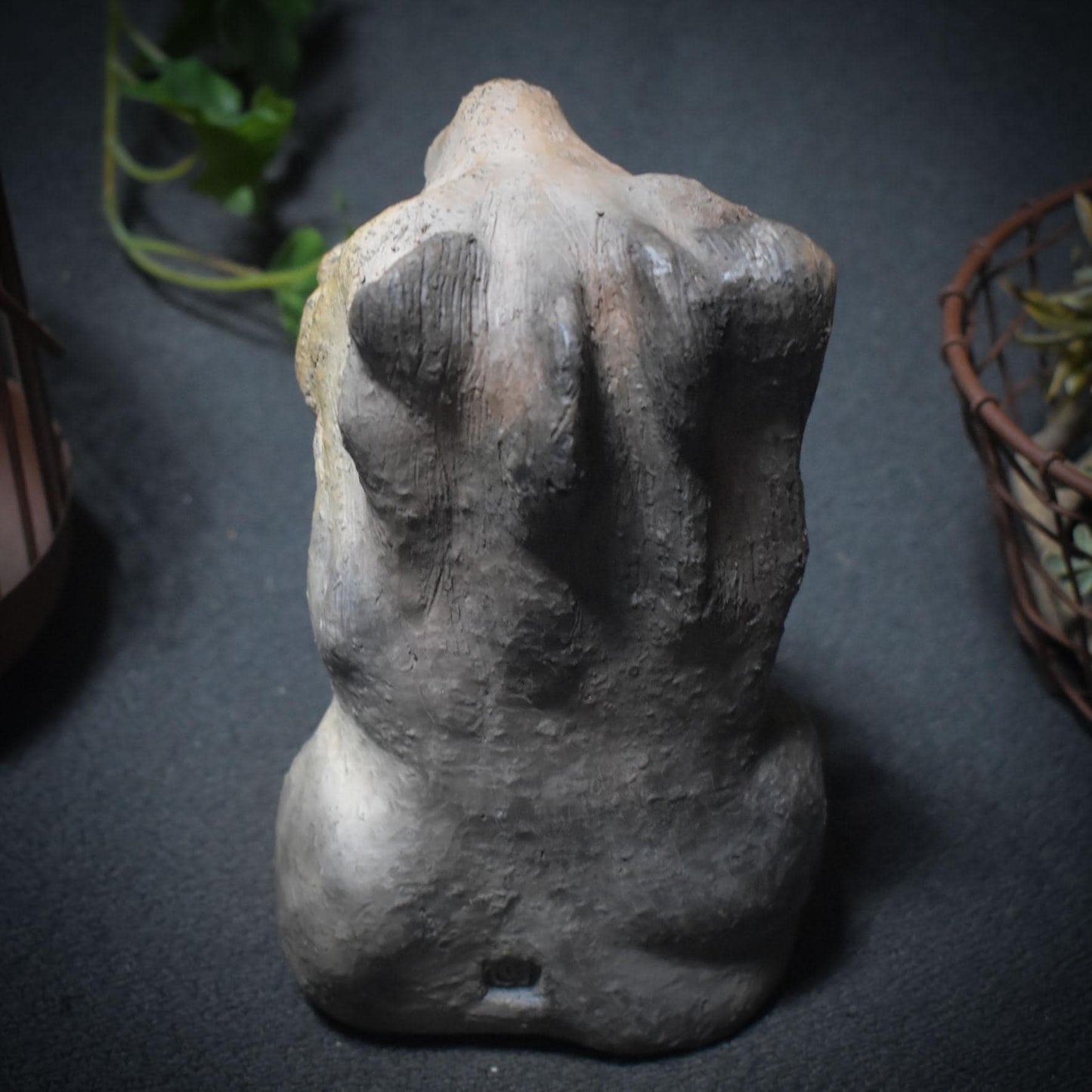 Krafttier Löwe – Feuergeborene Skulptur in Rauchbrandkunst - archaische Kunst - Schamanismus