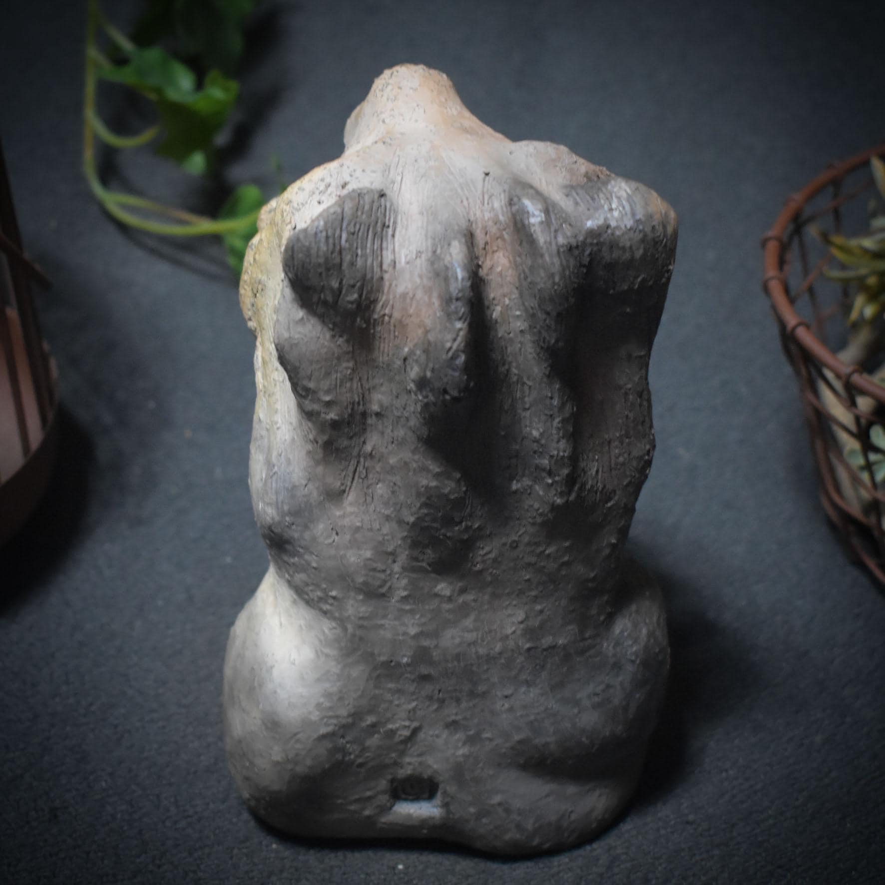 Krafttier Löwe – Feuergeborene Skulptur in Rauchbrandkunst - archaische Kunst - Schamanismus