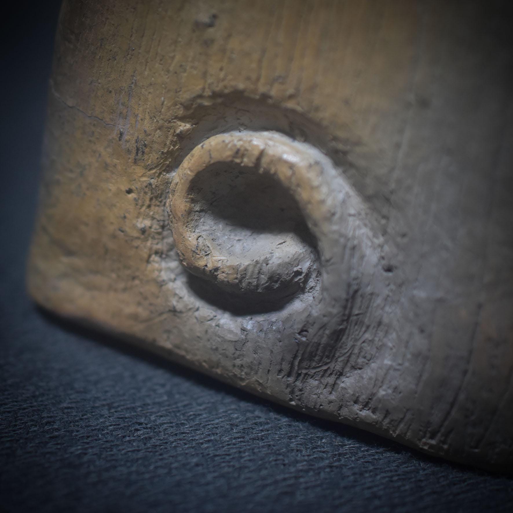 Das Buch des Lebens – Spiegel deiner Seele - aus traditionell gebranntem Ton - archaische Kunst mit Tiefgang - Art.Nr.: SKU143