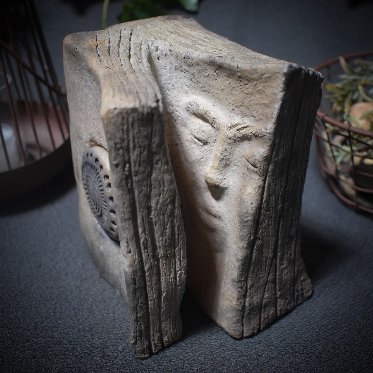 Das Buch des Lebens – Spiegel deiner Seele - aus traditionell gebranntem Ton - archaische Kunst mit Tiefgang - Art.Nr.: SKU143