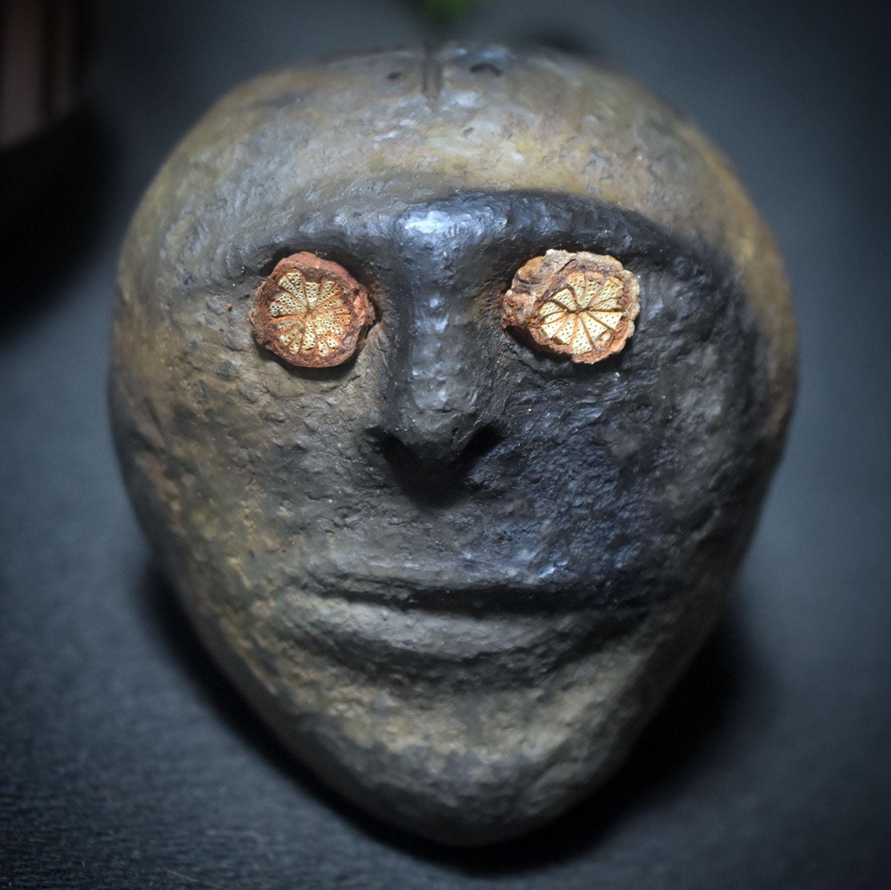 Gesicht der Führung – Schamanische Rassel als Werkzeug der Verbindung - traditioneller Rauchbrand - Klangkörper aus Ton