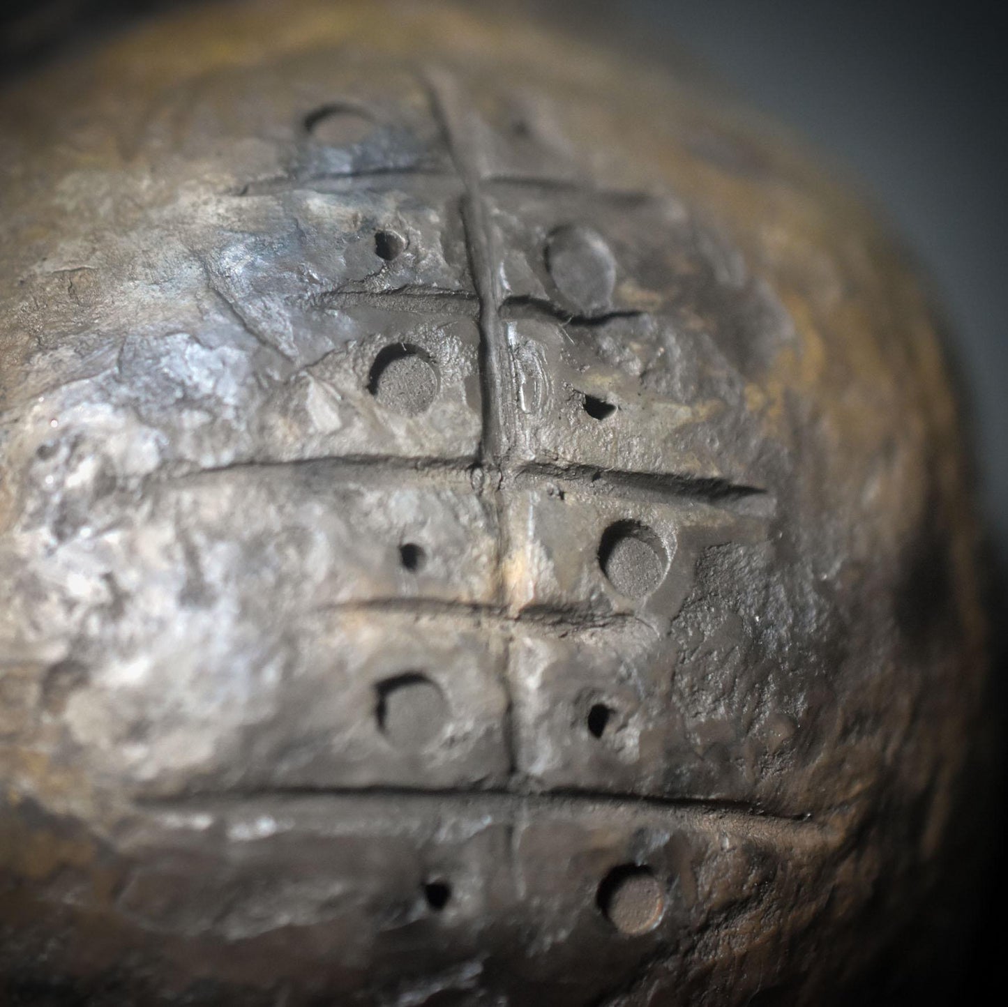 Gesicht der Führung – Schamanische Rassel als Werkzeug der Verbindung - traditioneller Rauchbrand - Klangkörper aus Ton - Art.Nr.: SRA043