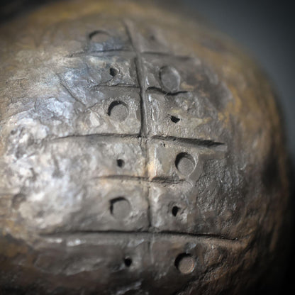 Gesicht der Führung – Schamanische Rassel als Werkzeug der Verbindung - traditioneller Rauchbrand - Klangkörper aus Ton - Art.Nr.: SRA043