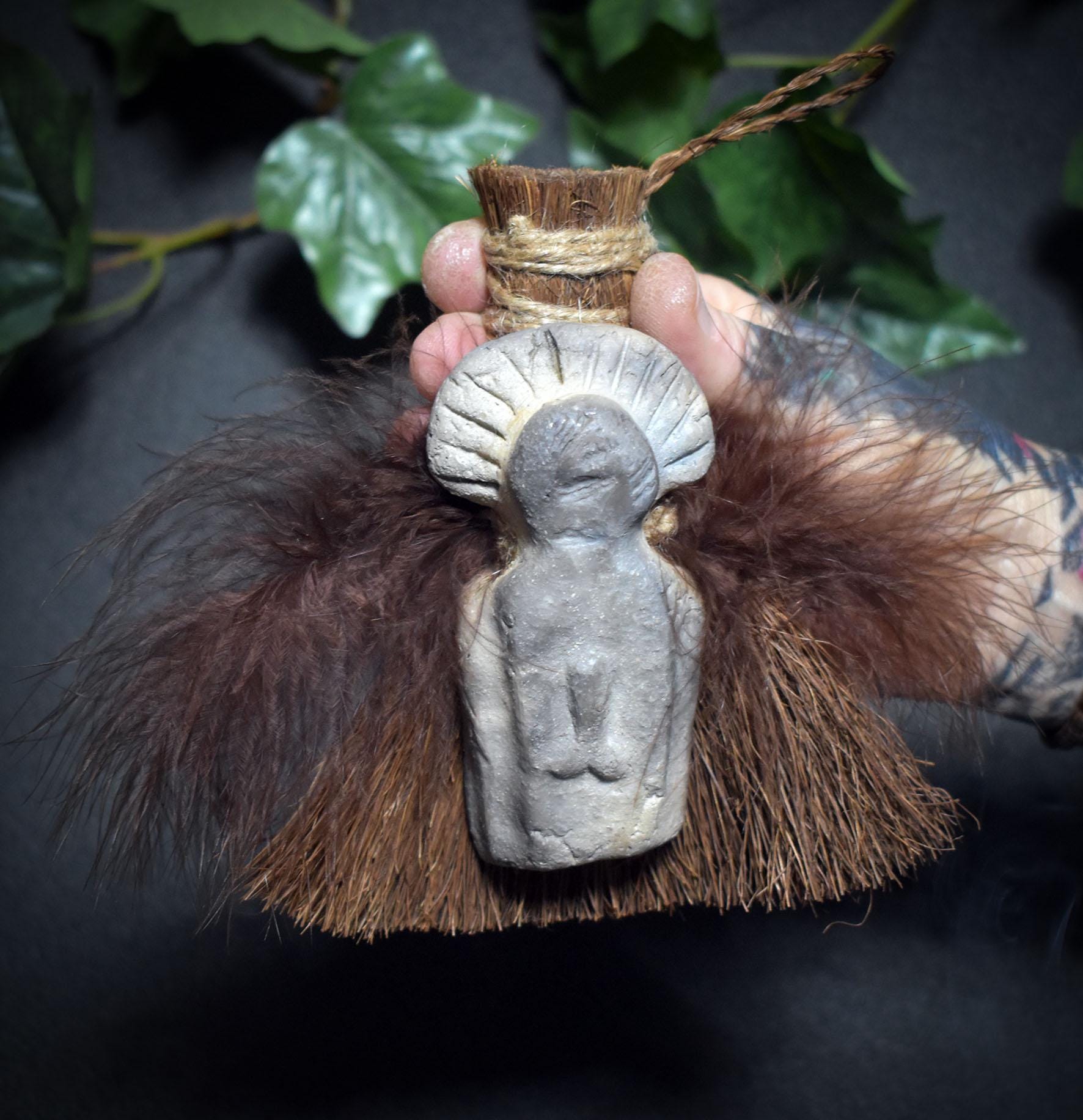 Räucherfächer des Urprinzips – Hüter der Lebenskraft - archaische männliche Gottheit - inspiriert durch Artefakt