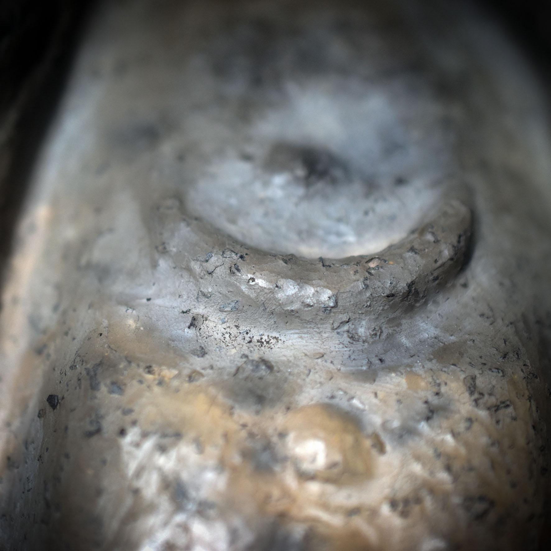 Tonskulptur der Nachtmotte – Hüterin des Mondlichts - Krafttier Motte - spirituelle Dekoration - Art.Nr.: SKU145