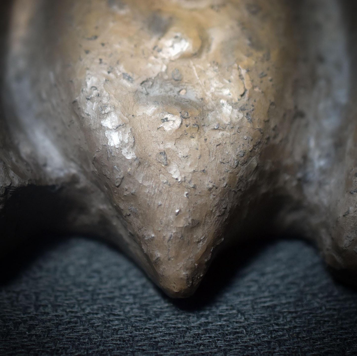 Tonskulptur der Nachtmotte – Hüterin des Mondlichts - Krafttier Motte - spirituelle Dekoration - Art.Nr.: SKU145