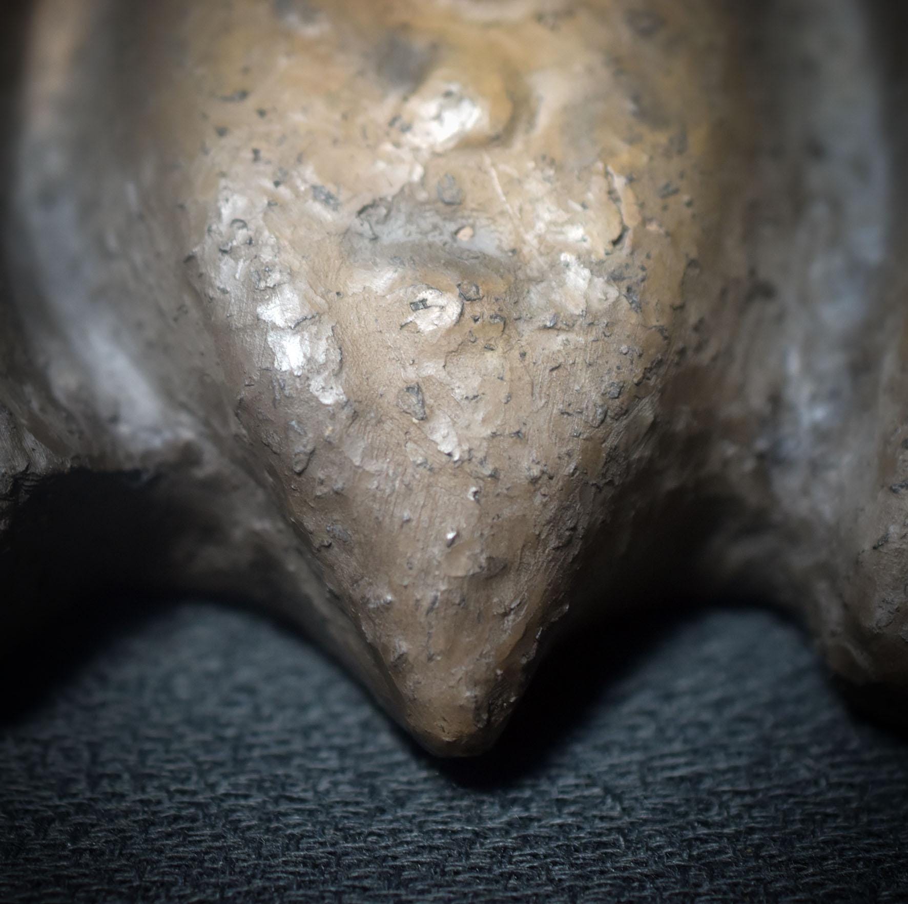 Tonskulptur der Nachtmotte – Hüterin des Mondlichts - Krafttier Motte - spirituelle Dekoration - Art.Nr.: SKU145