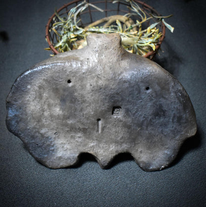 Tonskulptur der Nachtmotte – Hüterin des Mondlichts - Krafttier Motte - spirituelle Dekoration - Art.Nr.: SKU145