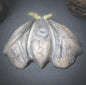 Tonskulptur der Nachtmotte – Hüterin des Mondlichts - Krafttier Motte - spirituelle Dekoration - Art.Nr.: SKU145