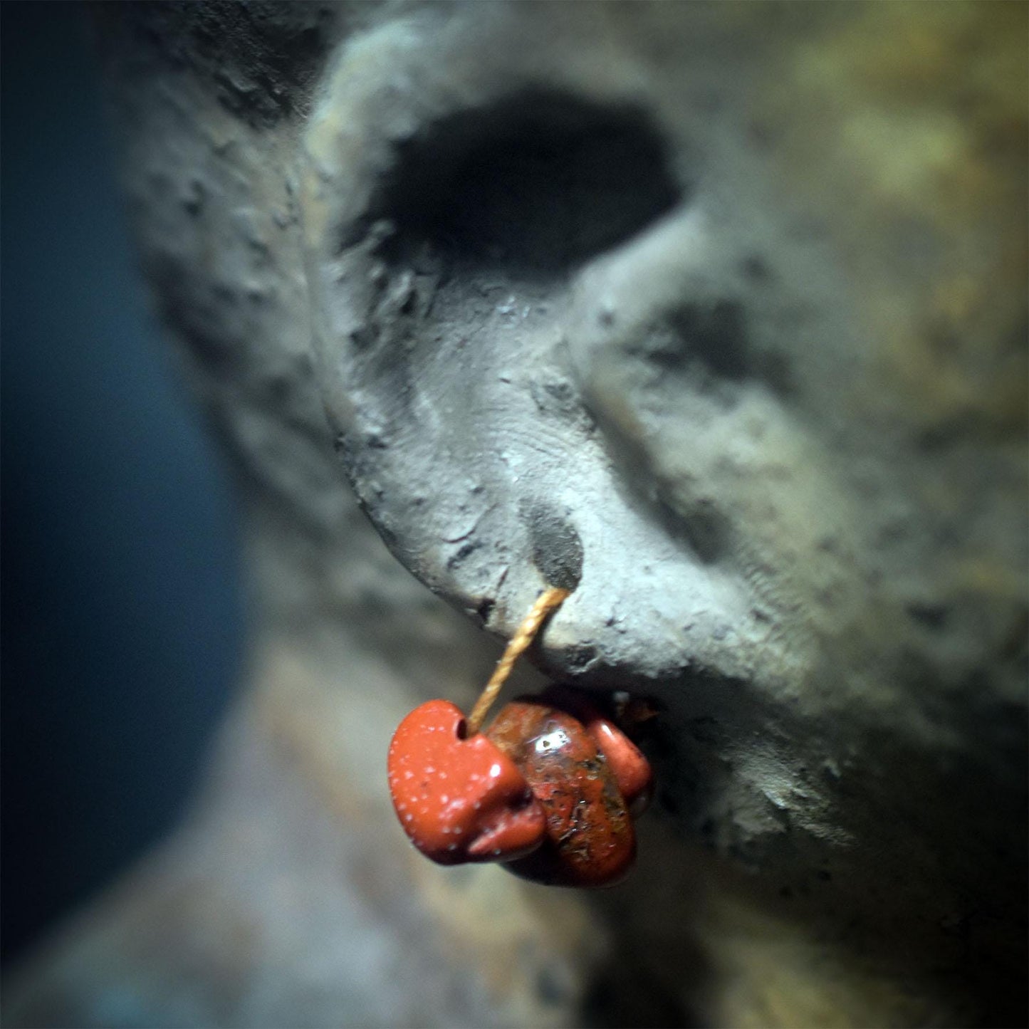 Tonskulptur der inneren Gefangenschaft – Ausdruck weiblicher Seelenkraft - Seelenarbeit - Art.Nr.: SKU146