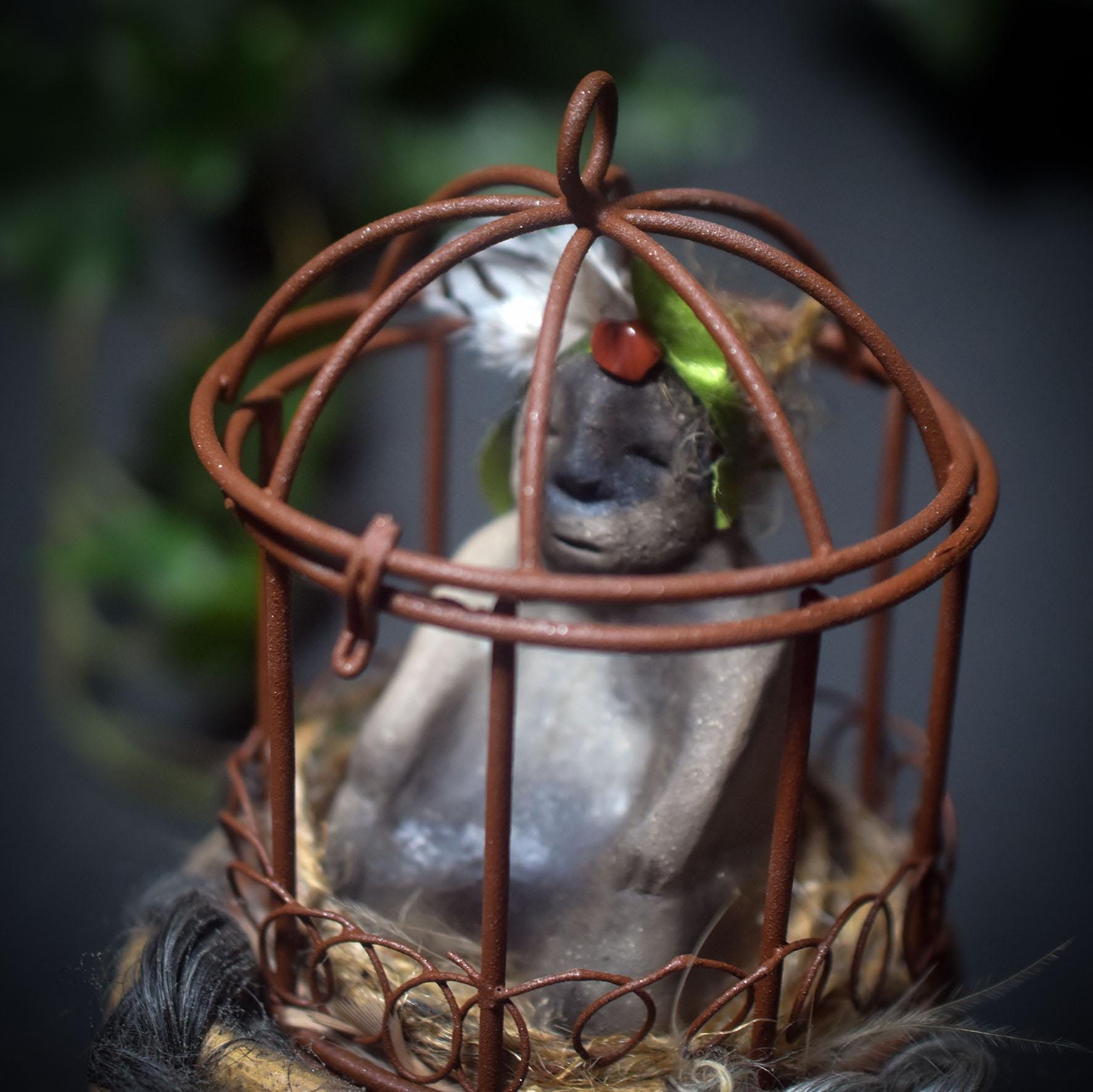 Tonskulptur der inneren Gefangenschaft – Ausdruck weiblicher Seelenkraft - Seelenarbeit