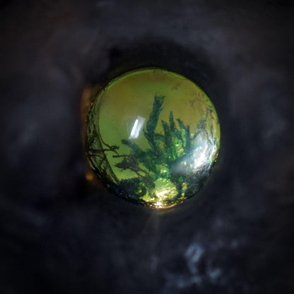 Open Heart – Weibliche Tonskulptur mit strahlendem Herz - öffne dein Herz - Kunstobjekt mit symbolischer Tiefe - Art.Nr.: SKU147