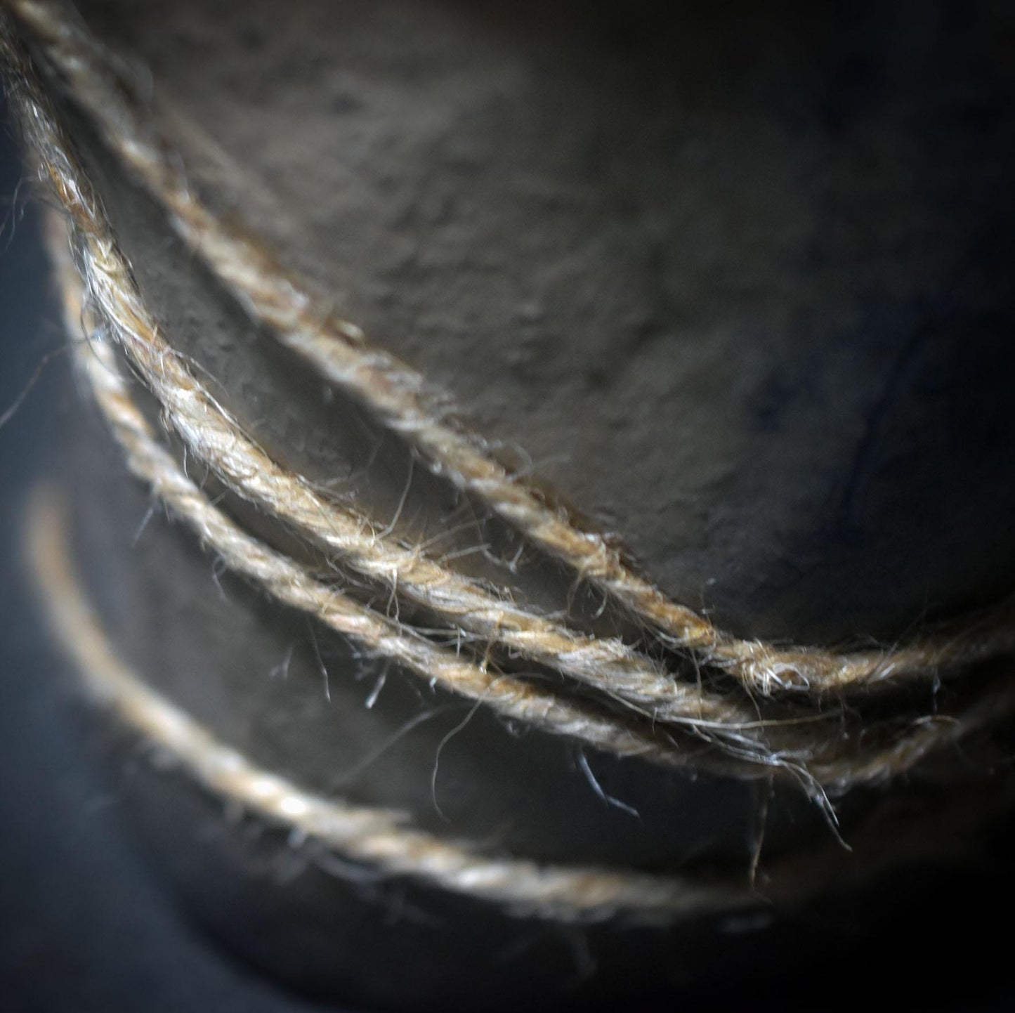 Gefesselte Seele – Weibliche Tonskulptur der inneren Einkehr - Selbstreflexion - Achtsamkeit - Art.Nr.: SKU148