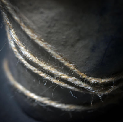 Gefesselte Seele – Weibliche Tonskulptur der inneren Einkehr - Selbstreflexion - Achtsamkeit - Art.Nr.: SKU148