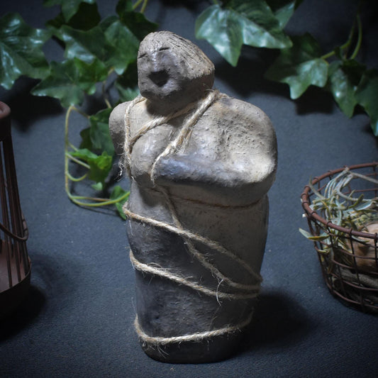 Gefesselte Seele – Weibliche Tonskulptur der inneren Einkehr - Selbstreflexion - Achtsamkeit - Art.Nr.: SKU148