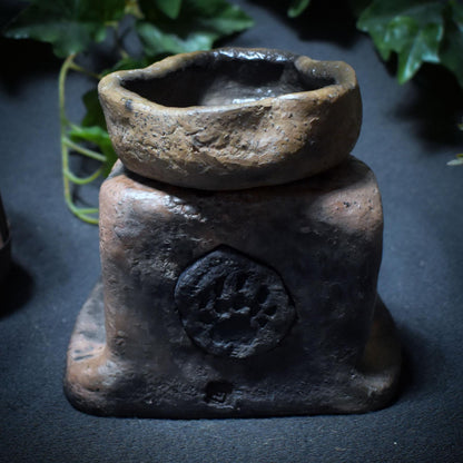 Hütte der Bärenkraft – 4-in-1 Gefäß - archaisch anmutend, aus Ton -Duftlampe/Räuchergefäß/Räucherstövchen/Teelichthalter Art.Nr.: RÄG047