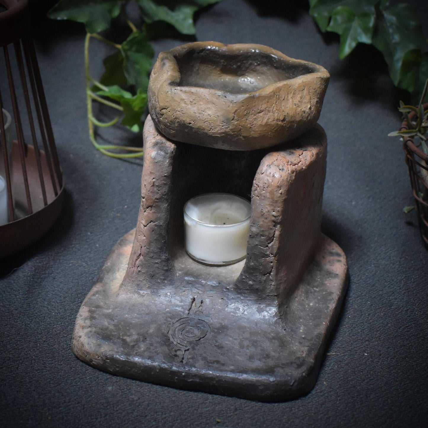 Hütte der Bärenkraft – 4-in-1 Gefäß - archaisch anmutend, aus Ton -Duftlampe/Räuchergefäß/Räucherstövchen/Teelichthalter
