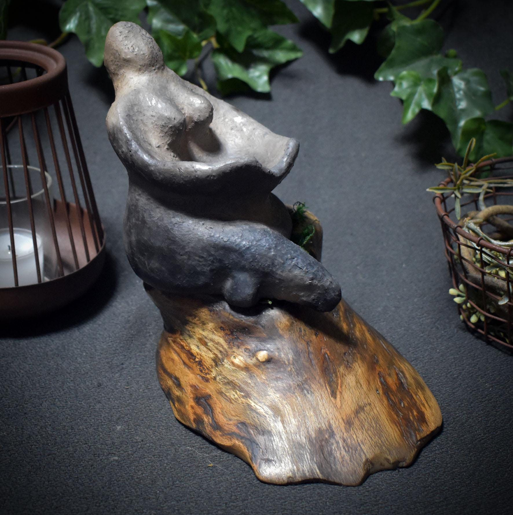 Umarmung der Muttergöttin – Weibliche Skulptur mit Armen, die eine Schale für Opfergaben bilden - Art.Nr.: SKU155