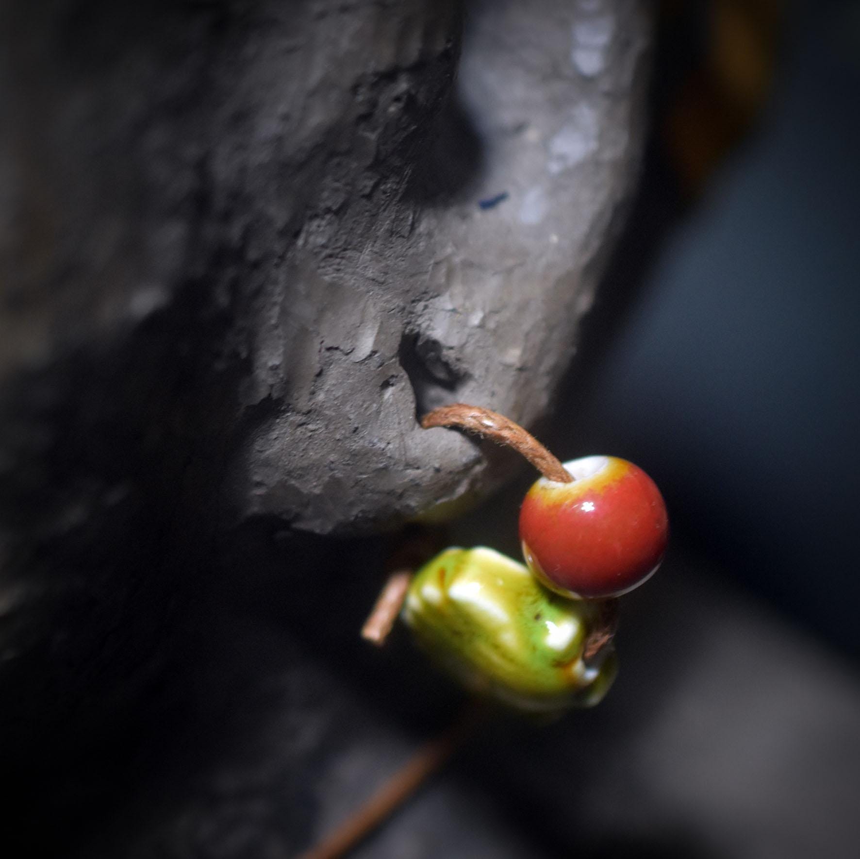 Gesicht der Weisheit – Archaische Skulptur in Rauchbrandkunst - Büste einer weisen Greisin