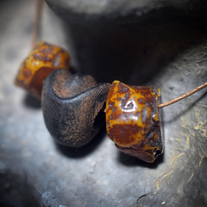 Gesicht der Weisheit – Archaische Skulptur in Rauchbrandkunst - Büste einer weisen Greisin - Art.Nr.: SKU156