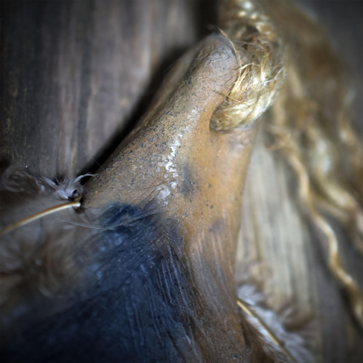 Räucherfächer /Federn der Elemente/ – Handgefertigt aus Ton und echten Federn - archaische Rauchbrandkunst - Ritualbedarf